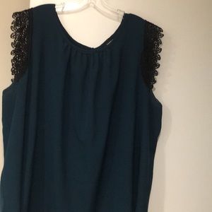 Sleeveless blouse (missing button)